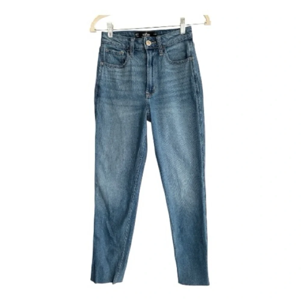 Hollister High-Rise Straight-Leg Denim Mom Jeans in Medium Blue Wash